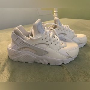 Cream Nike air huarache